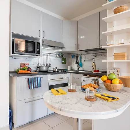 Queen Garden - Happy