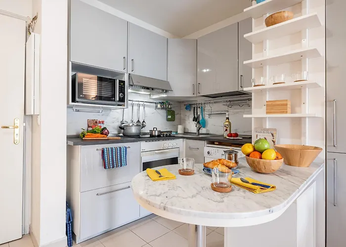 Queen Garden - Happy